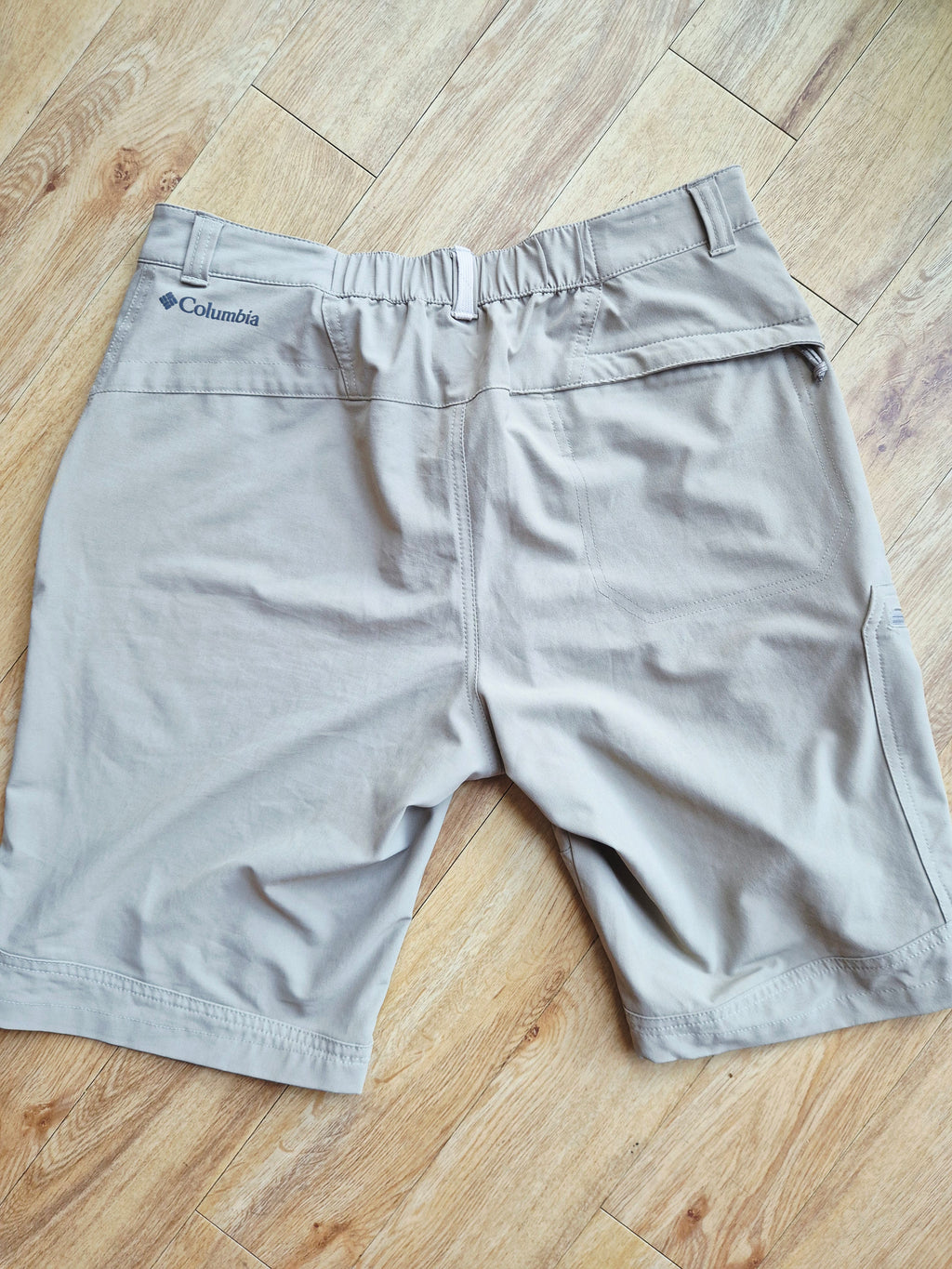 Columbia Omni-Shield Men's Hiking Shorts W34 Beige Outdoor Walking Cargo Shorts